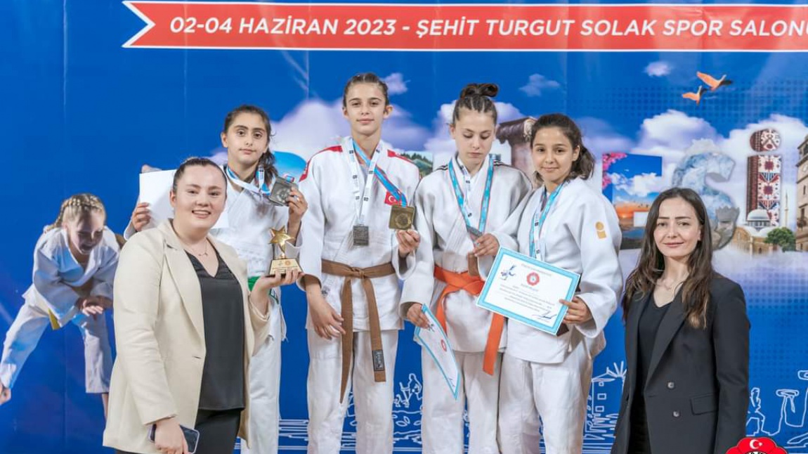 Öğrencimiz Behice Çöntek Türkiye Judo Şampiyonasında 3. lük Kazandı